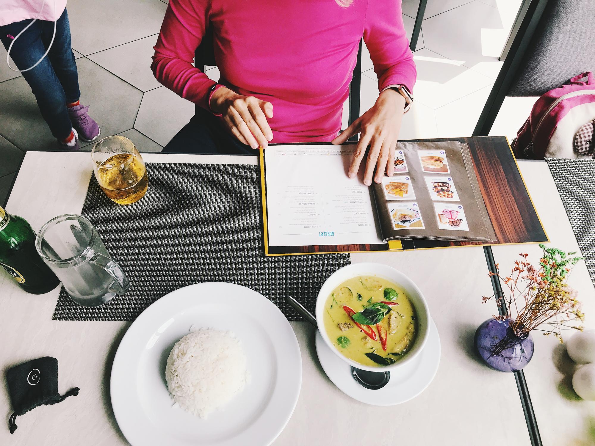 Subscription plan overview with sample dishes